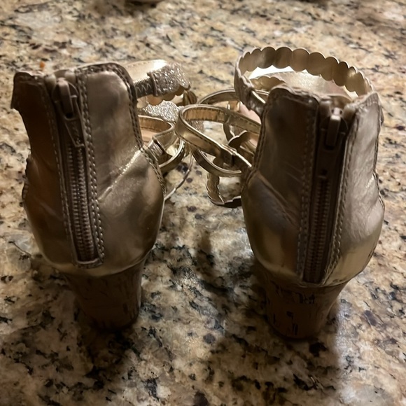 Sonoma Girls Gold Wedge Sandals, Size 6 - Picture 2 of 5